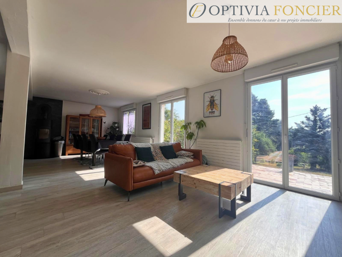 Propriété T7 1421 m2 avec sous-sol complet (100 m2) et 4 200
