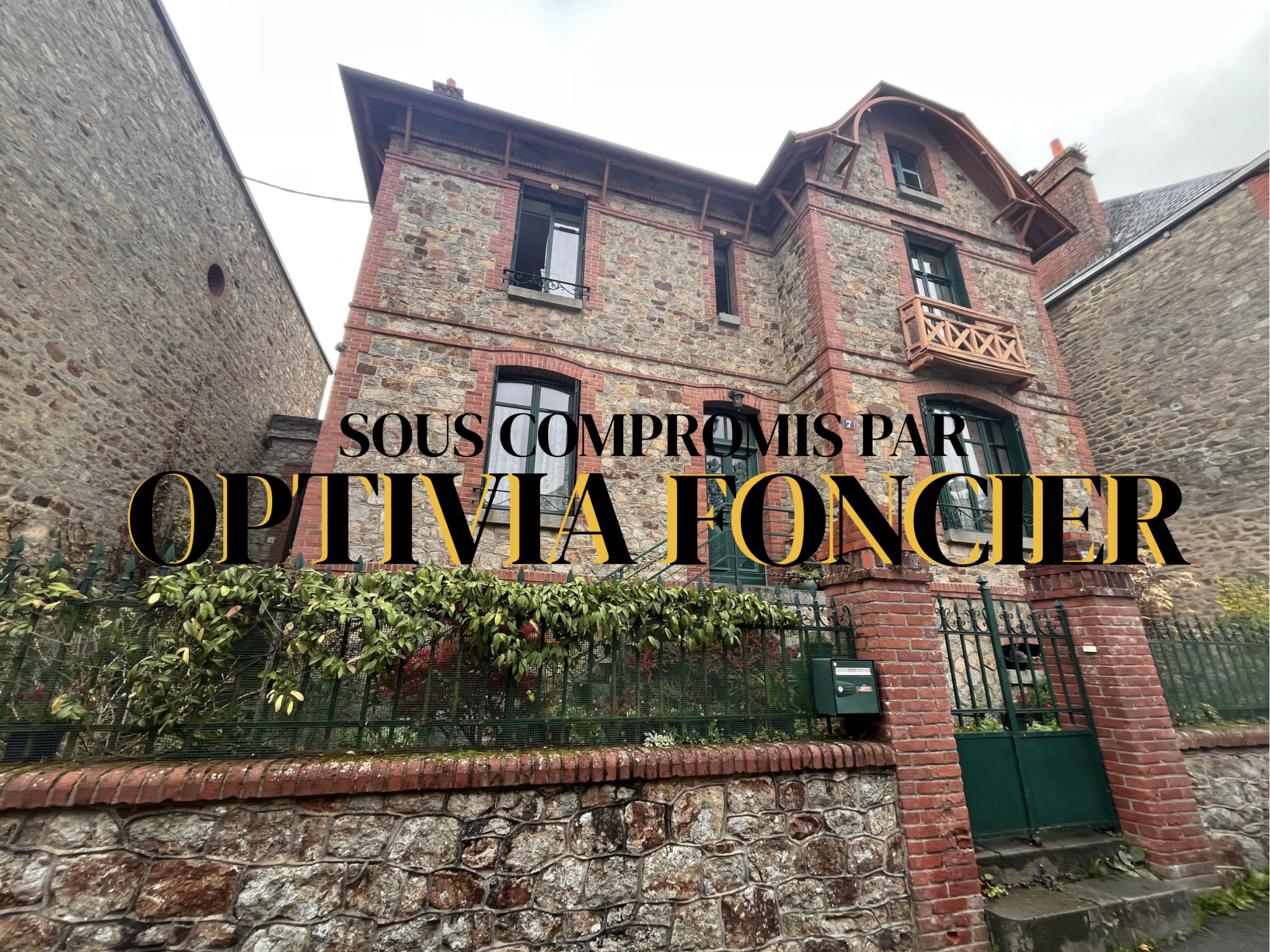 Propriété de caractère en pierre - 143 m2 - 614 m2 de terrain - Centre Bourg
